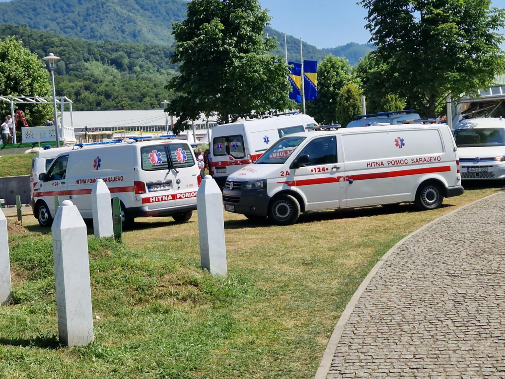 Gubili svijest i za vrijeme dženaze: Hitna pomoć imala pune ruke posla u Potočarima