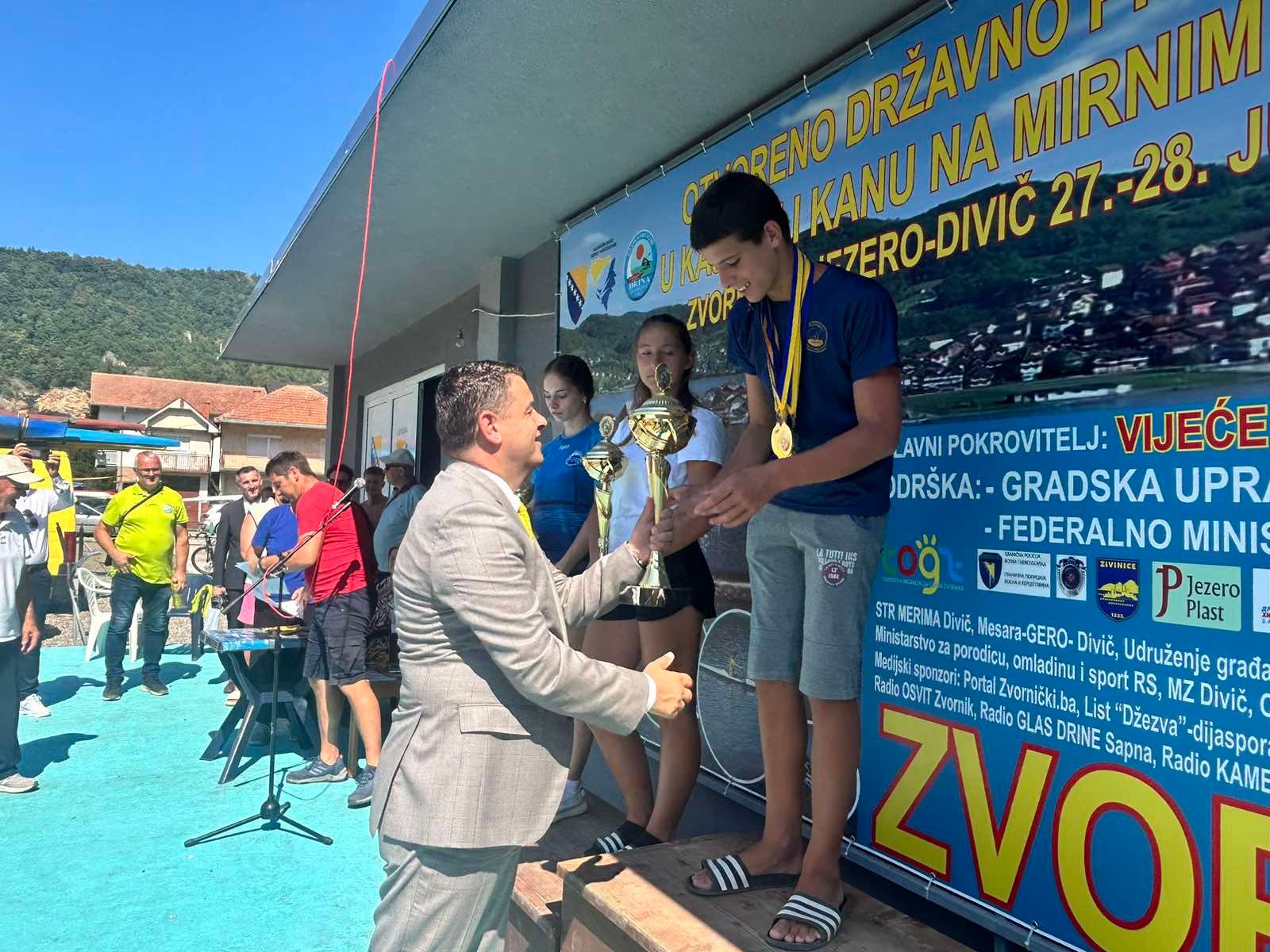 urtić je čestitao svim učesnicima i poželio uspjeh i u budućnosti