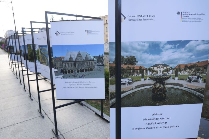 Na Listi svjetske baštine UNESCO-a Njemačka ima 54 objekta između ostalih i utjecajne lokacije škole Bauhaus u Weimaru i Dessauu, te katedralu u Kölnu