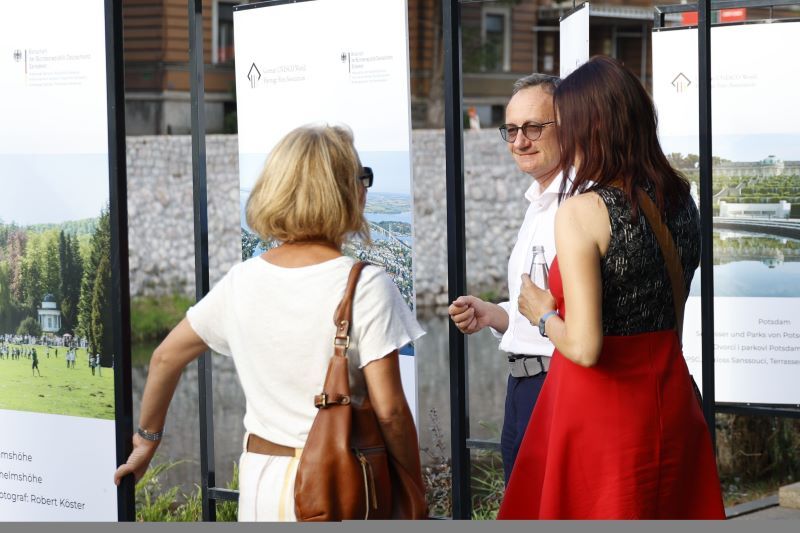 Na Listi svjetske baštine UNESCO-a Njemačka ima 54 objekta između ostalih i utjecajne lokacije škole Bauhaus u Weimaru i Dessauu, te katedralu u Kölnu