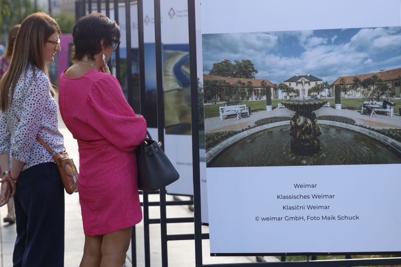 Na Listi svjetske baštine UNESCO-a Njemačka ima 54 objekta između ostalih i utjecajne lokacije škole Bauhaus u Weimaru i Dessauu, te katedralu u Kölnu
