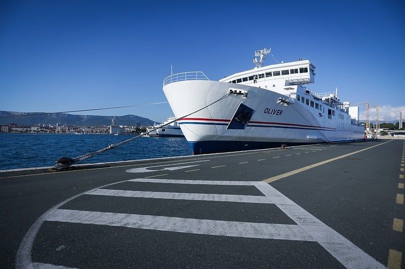 Čim je ustanovljen uzrok, sistem trajekta prebačen je na drugi kompreso