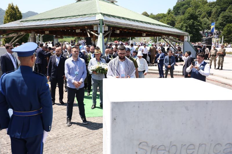 Nakon obraćanja zvaničnika na komemoraciji u Potočarima                     
