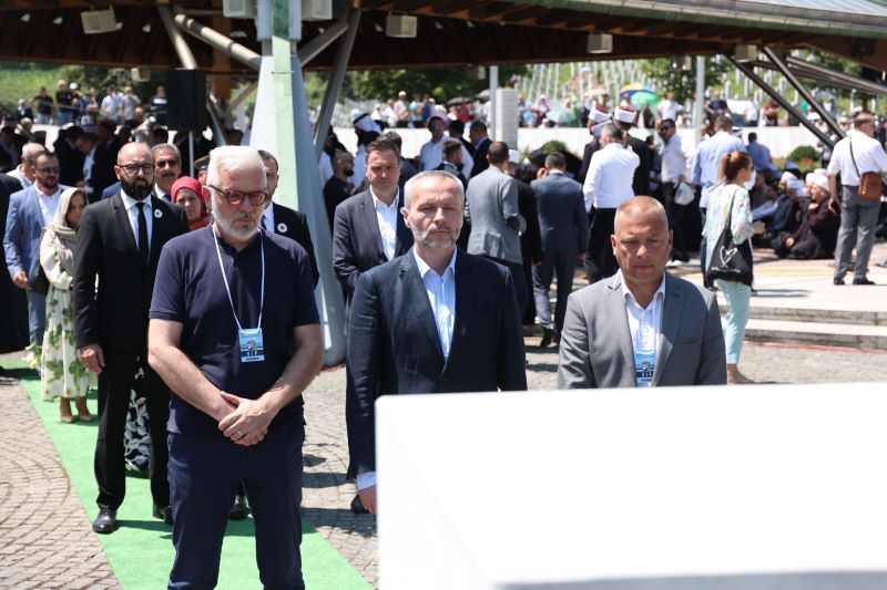 Nakon obraćanja zvaničnika na komemoraciji u Potočarima                     