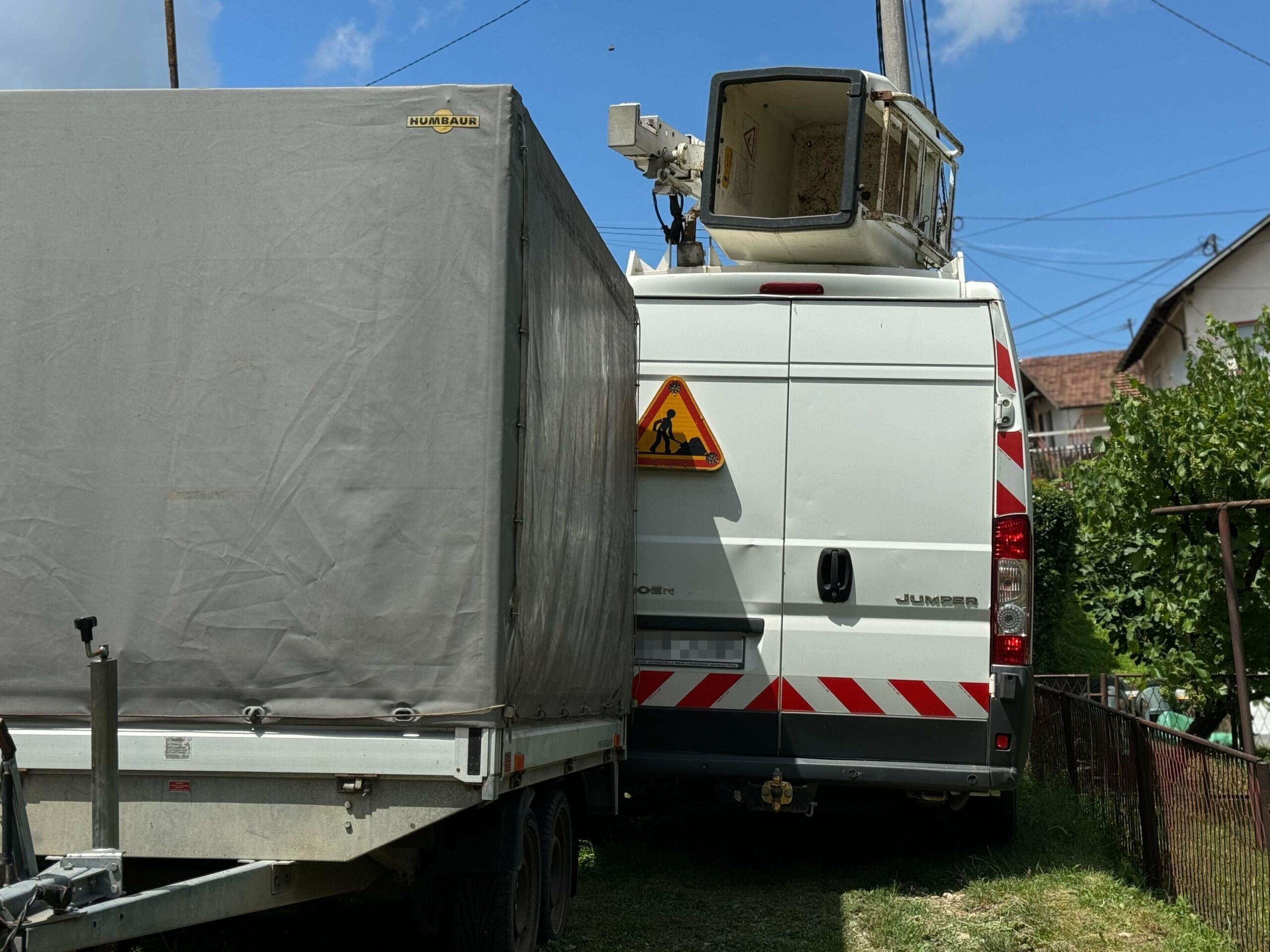 Bahatosti nikad kraja: Komšija svaki dan već godinama kamionom blokira put pješacima