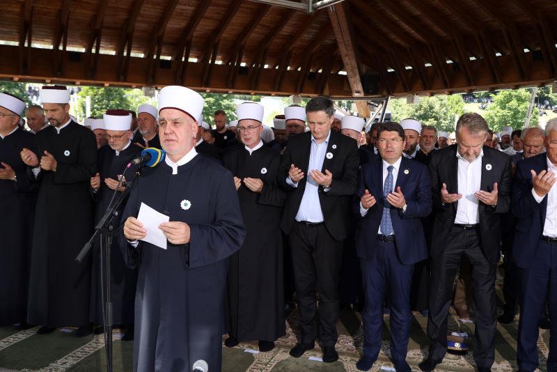 Ovdje smo da se zavjetujemo da ćemo našu zemlju učiniti slobodnom, snažnom i ponosnom, poručio je