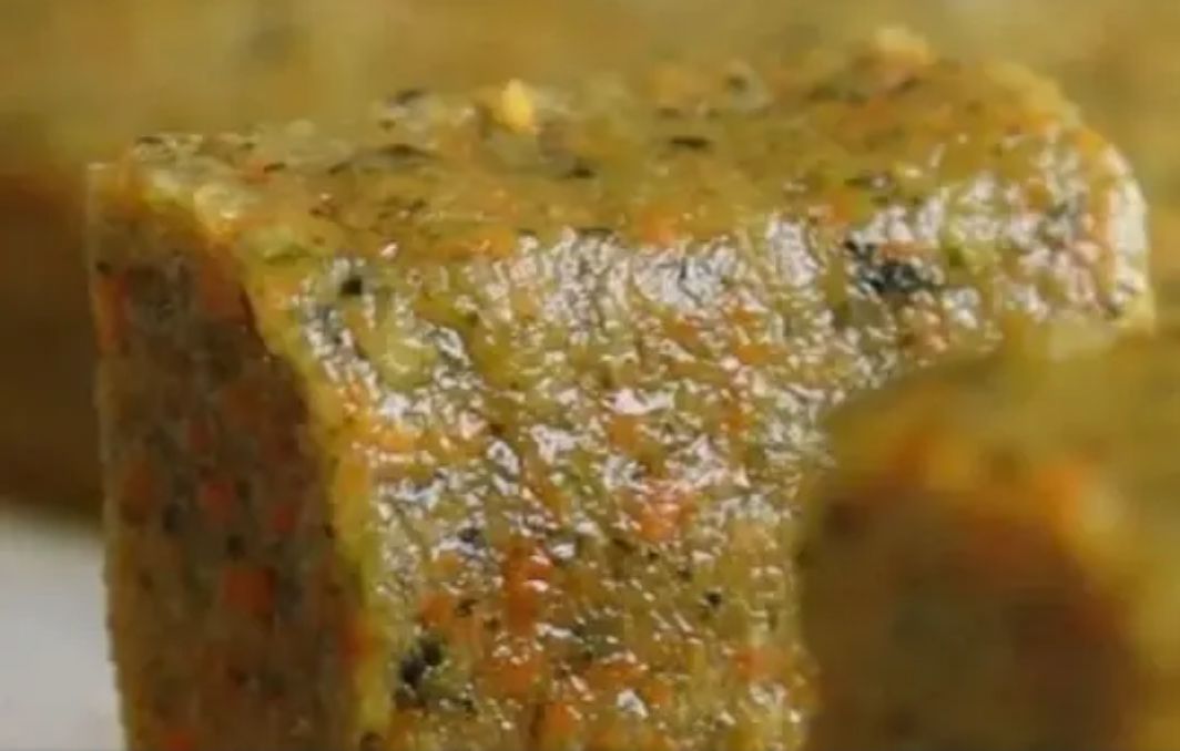 Iz Podravke navode da, u skladu sa odgovornim poslovanjem i odnosom sa potrošačima, povlače Kokošije kocke retro neto mase 120 grama