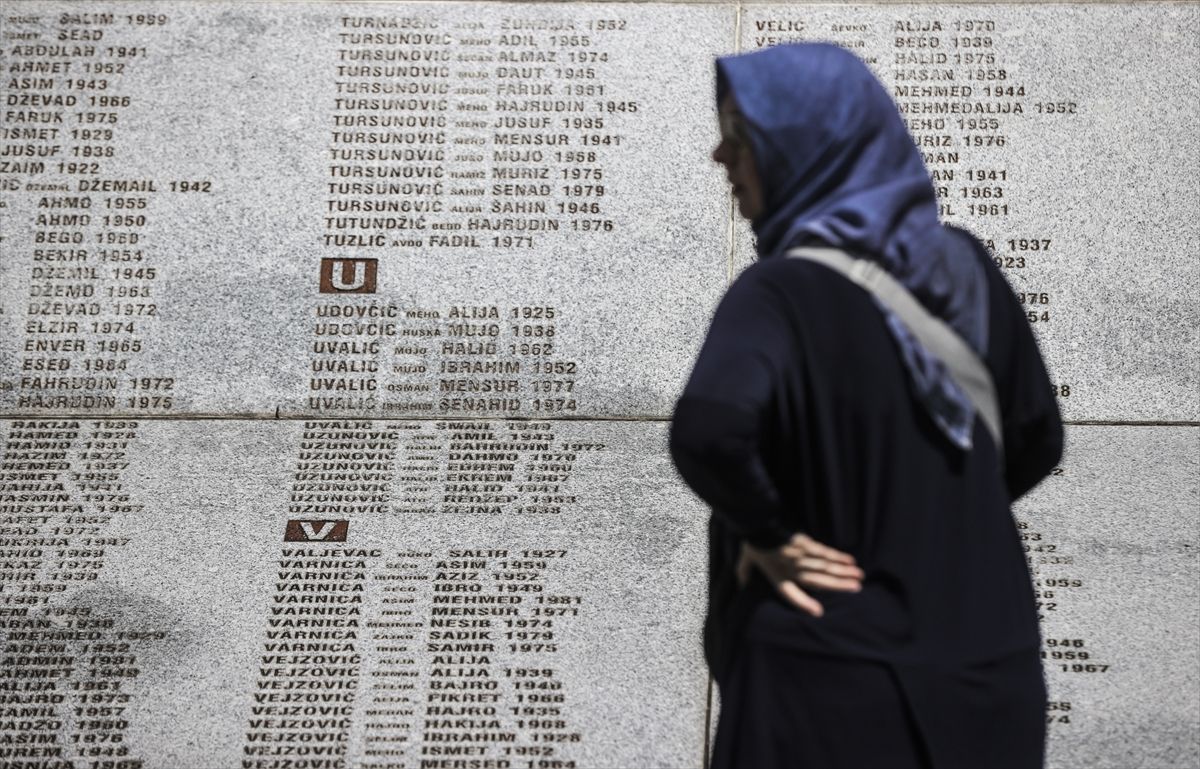 Pripreme za kolektivnu dženazu žrtava genocida: U Potočarima počelo kopanje mezara