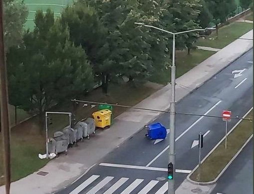 O ovom događaju obaviještena je Služba komunalnih redara koja će vjerujemo uz asistenciju MUP-a pronaći neodgovorne pojedince, naveli iz 'Rada'