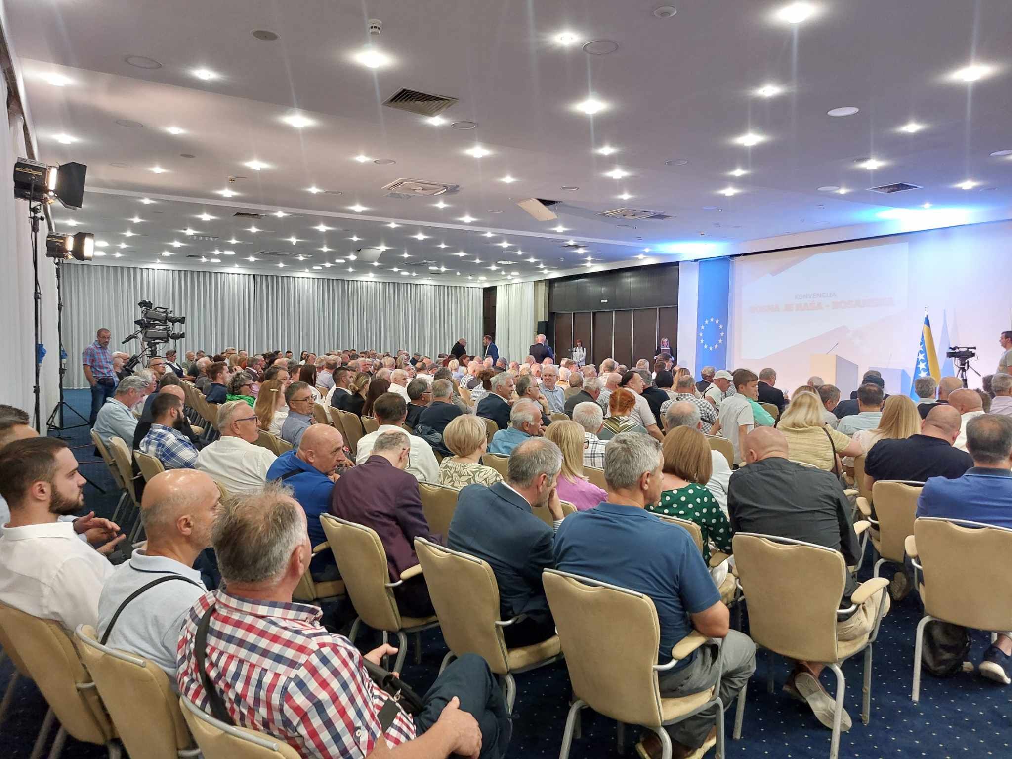 Nakon dvosatne prezentacije stavova i procjena o načinima i formatima odgovora na nasrtaje na suverenitet naše domovine, Konvencija je usvojila slijedeće: 