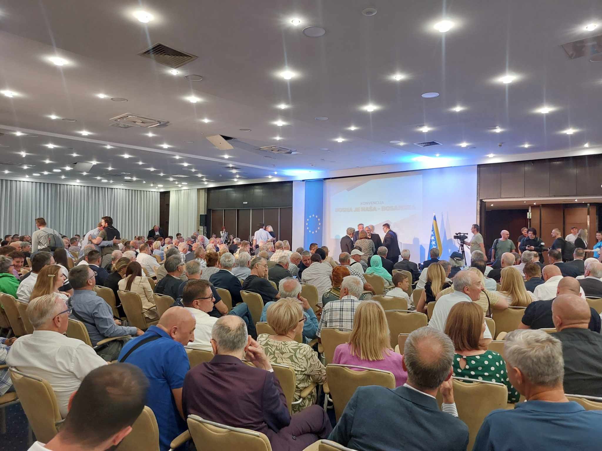 Nakon dvosatne prezentacije stavova i procjena o načinima i formatima odgovora na nasrtaje na suverenitet naše domovine, Konvencija je usvojila slijedeće: 