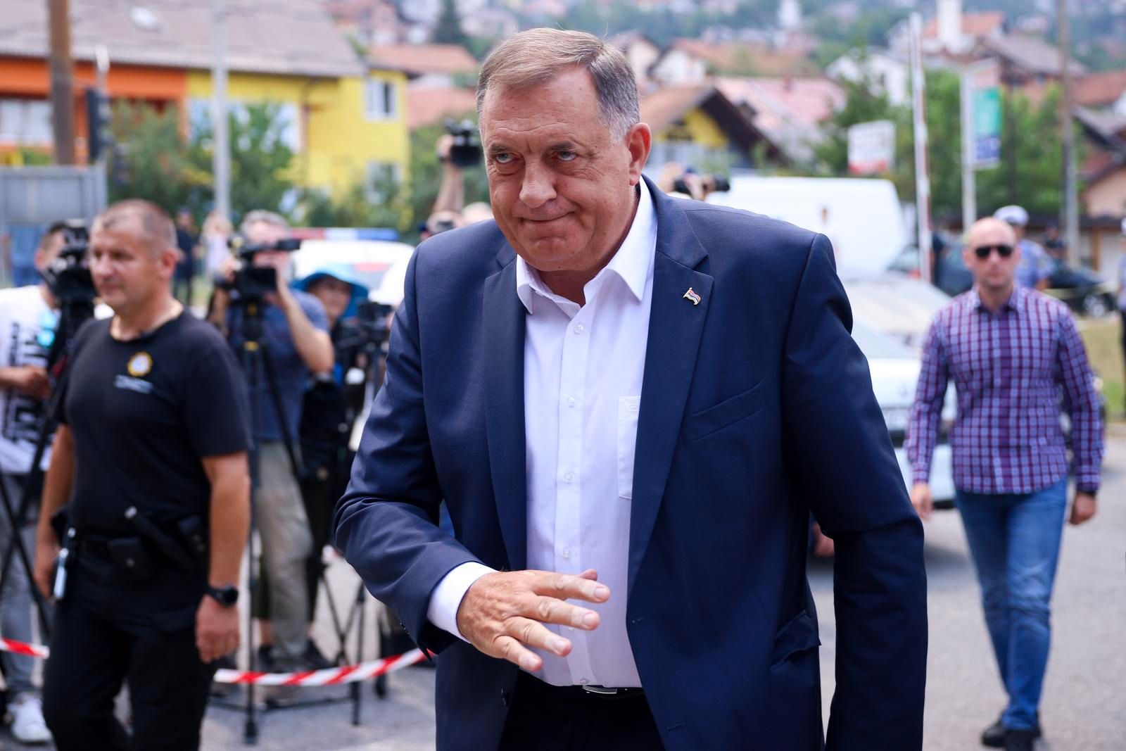Sutkinja Sena Uzunović je objasnila da visoki predstavnik kao diplomatski agent uživa imunitet te da nije obavezan da svjedoči