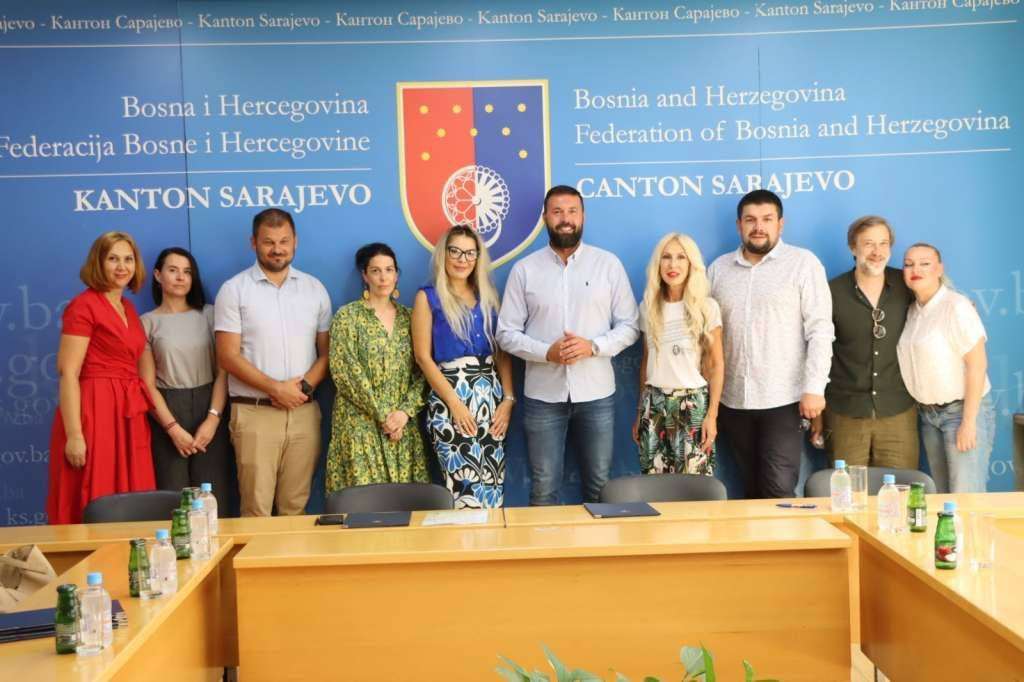Ulaznice vrijede za Narodno pozorište, Pozorište mladih, Sarajevski ratni teatar, Kamerni teatar, ali i za Zemaljski, Historijski  i Muzej Sarajeva te Muzej ratnog djetinjstva