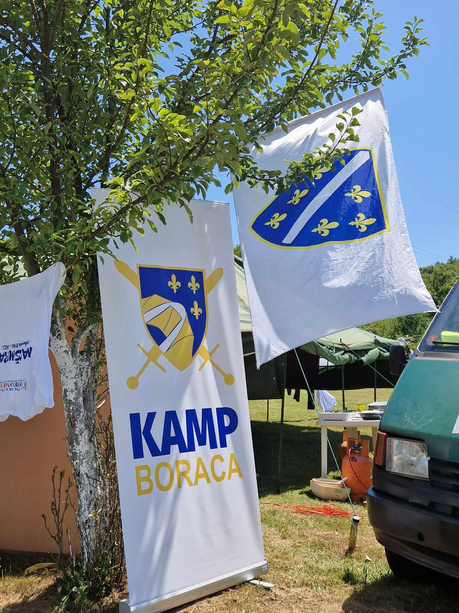 Hayat.ba u Mravinjcima mjestu omeđenih masovnih grobnica: Pristiže više od 5.000 ljudi