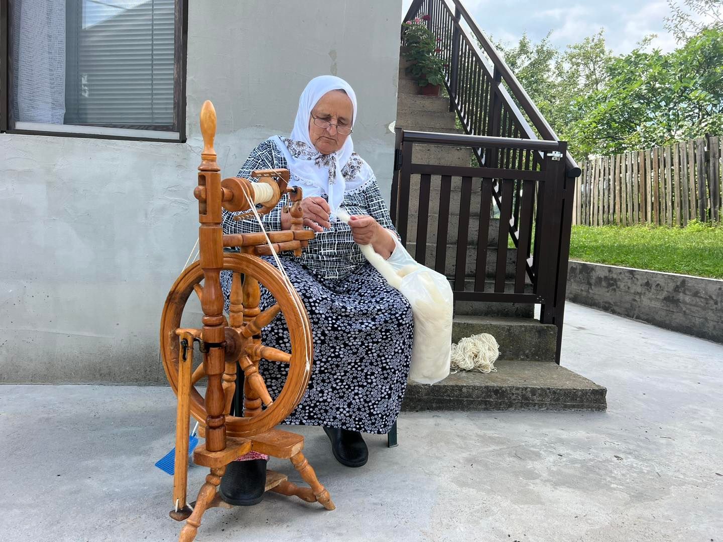  Međutim, stare nane ne dopuštaju da tradicija izumre i čuvaju od zaborava ovaj stari zanat. 