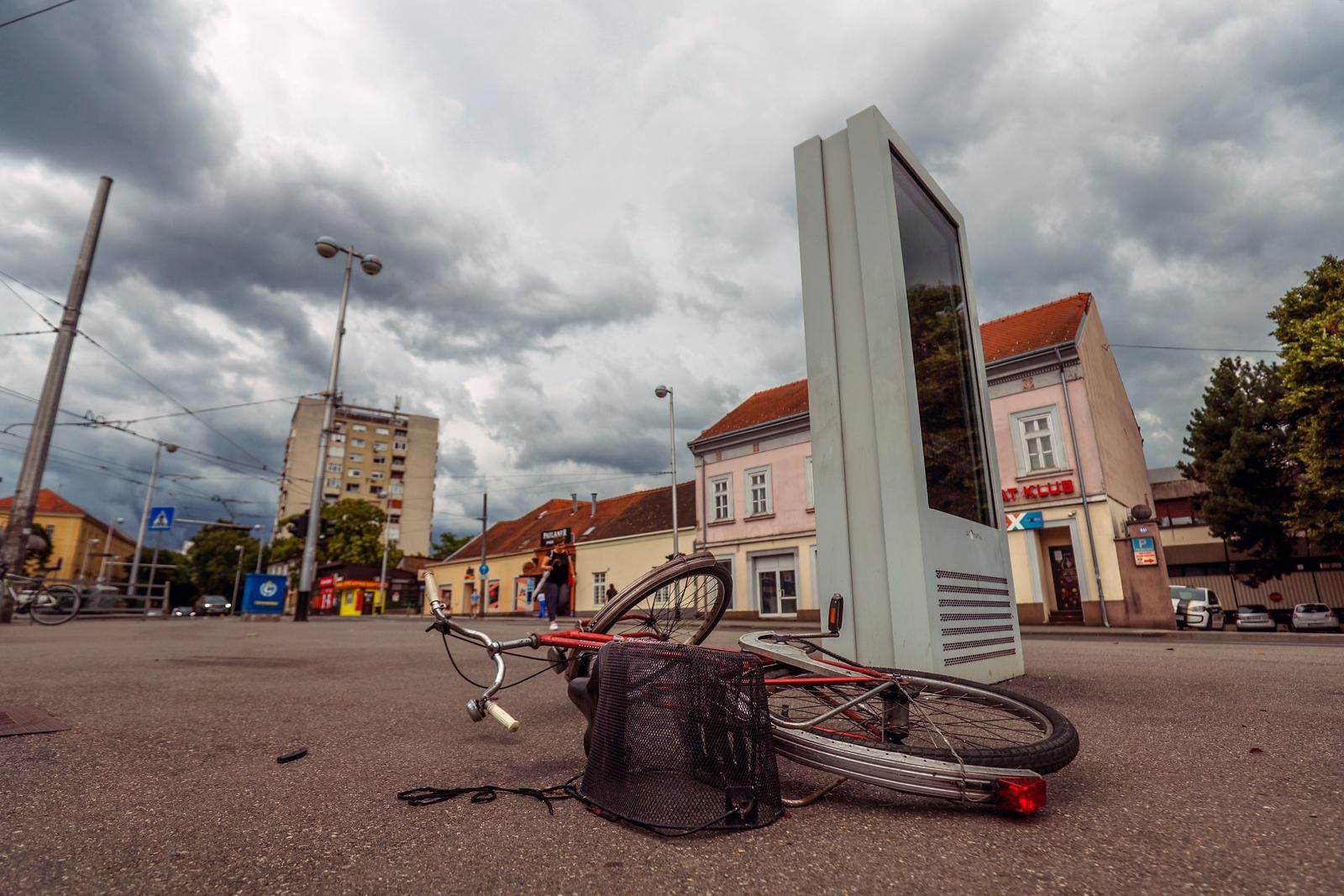 Strašne posljedice nevremena u susjedstvu: Ljudi su ostali bez krovova i automobila