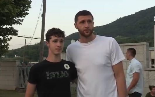 Veliki broj djece i omladine želio je da se fotografiše sa Nurkićem