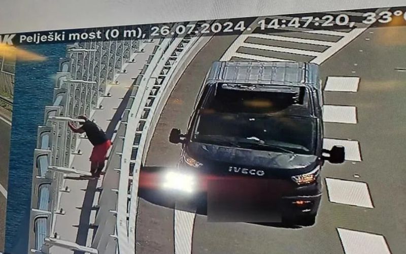Još od otvaranja Pelješkog mosta prije dvije godine, policija i druge službe uputile su niz apela vozačima da se ne zaustavljaju na mostu