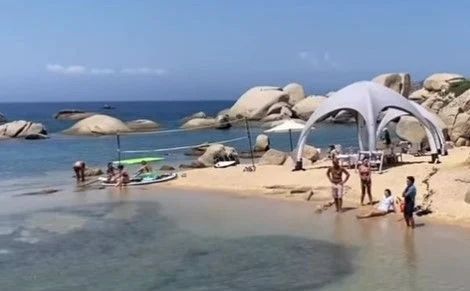 Na ovoj plaži inače nije dozvoljeno ni postavljanje ležaljki i suncobrana, isključivo je dopušteno kupanje
