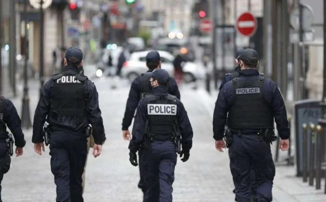 Navedeno je da je riječ o osobi koja na Telegramu rukovodi neonacističkom grupom pod nazivom "Francuska arijevska unija"