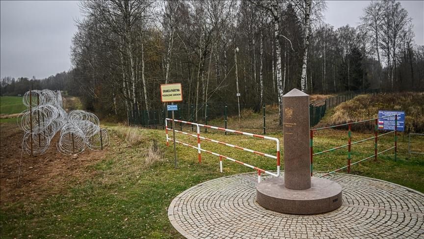 Ogorčenje u Poljskoj izazvalo je postupanje vojne policije koja je uhapsila i s lisicama na rukama odvela trojicu vojnika koji su u samoobrani ispalili hitac upozorenja u zrak