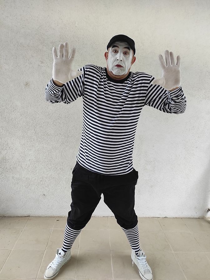  Kroz savršeno osmišljen performans pantomimičara, Kulo je prošetao sarajevskim ulicama i oživio trenutke zajedno sa prolaznicima