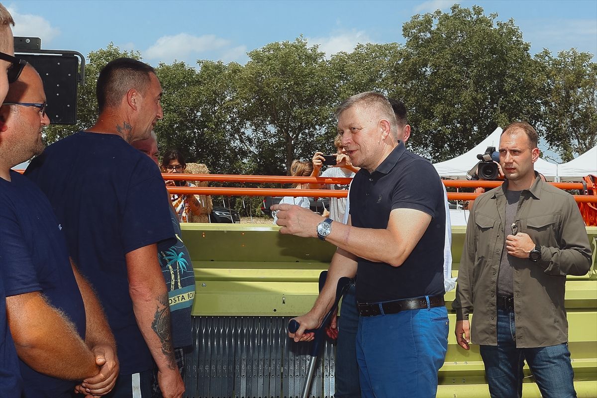 Slovački premijer Robert Fico upucan je 15. maja više puta dok je bio u kontaktu s pristalicama ispred kulturnog centra nakon sastanka Vlade u gradu Handlova