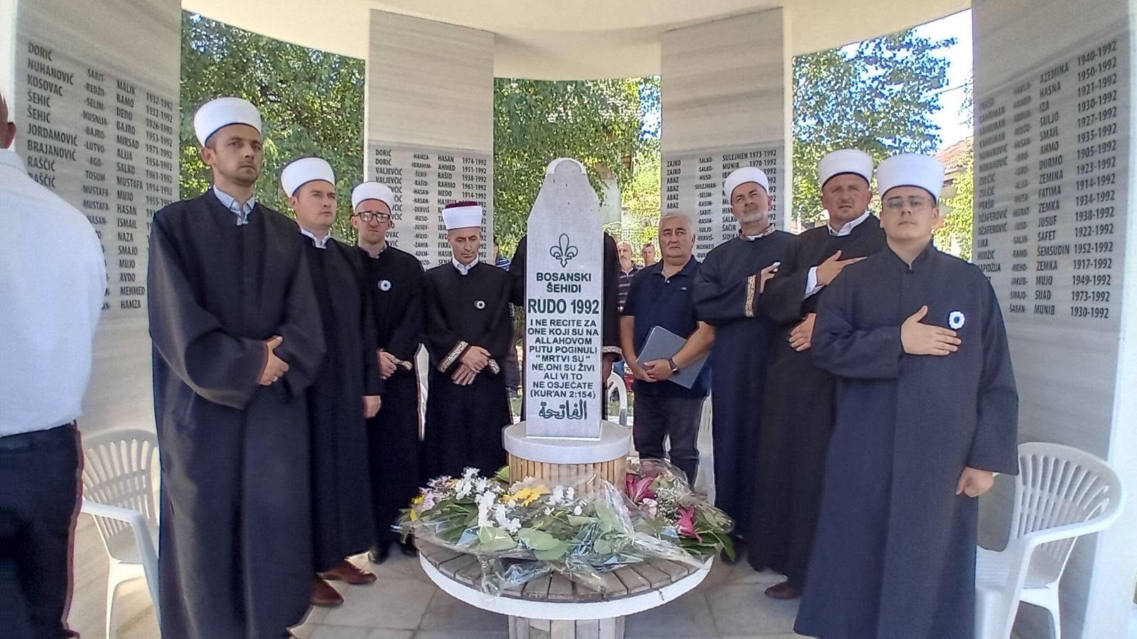 Muftija goraždanski Remzija-ef. Pitić poručio je okupljenim da je "čovjek čovjekom time što se sjeća"