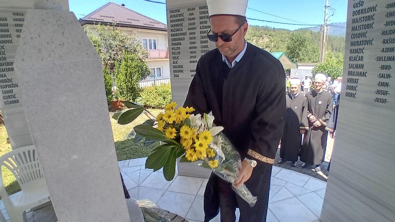 Muftija goraždanski Remzija-ef. Pitić poručio je okupljenim da je "čovjek čovjekom time što se sjeća"