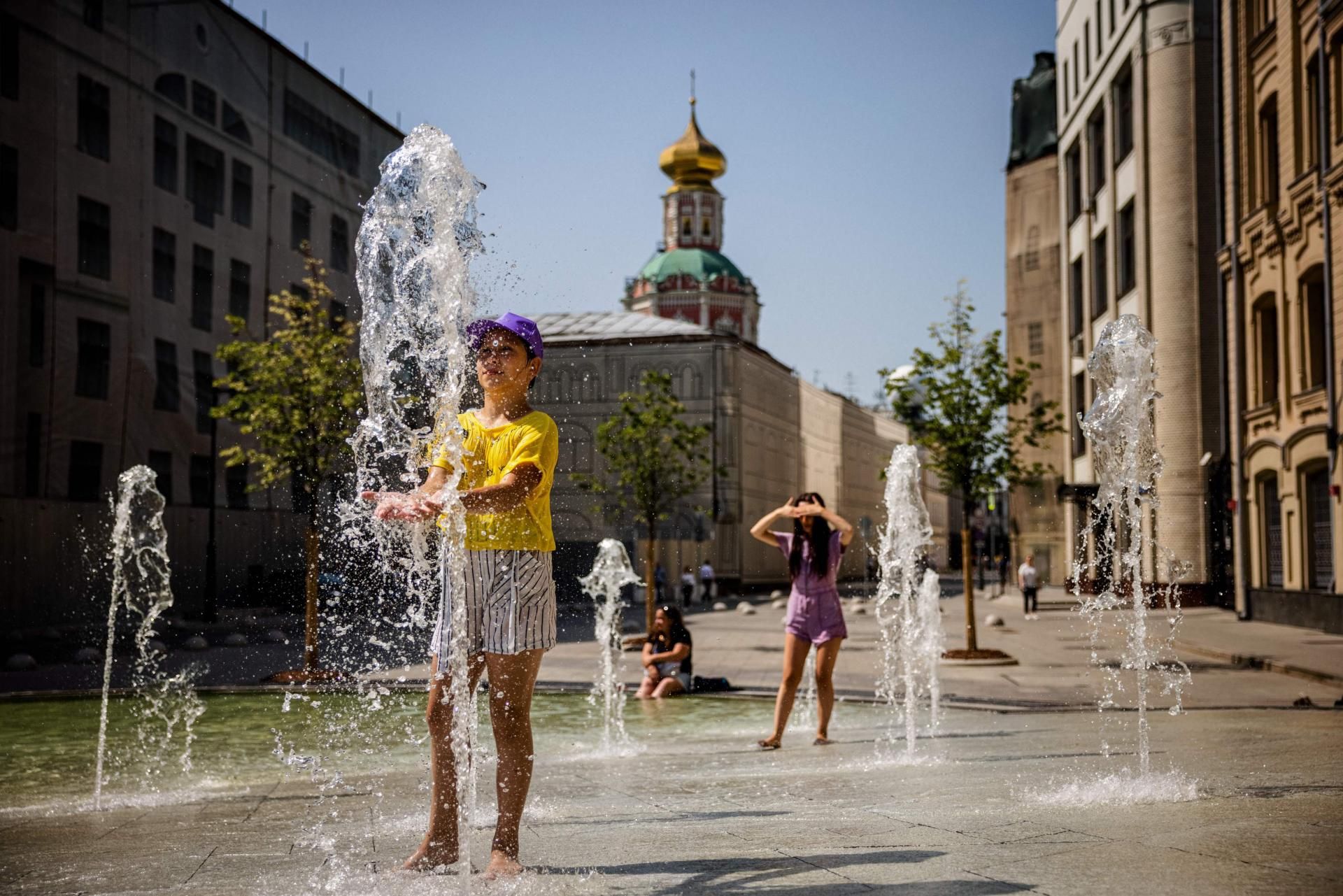 Rekordi su oboreni od ruske pacifičke obale i divljine Sibira do evropskih dijelova Rusije, saopćio je FOBUS