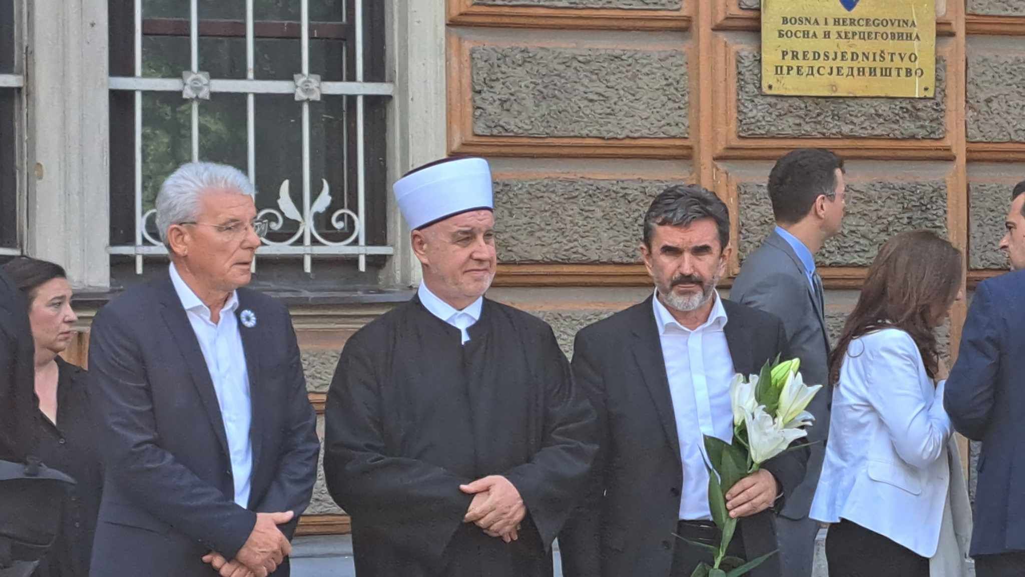 Građani Sarajeva ispratili posmrtne ostatke žrtava genocida u Srebrenici