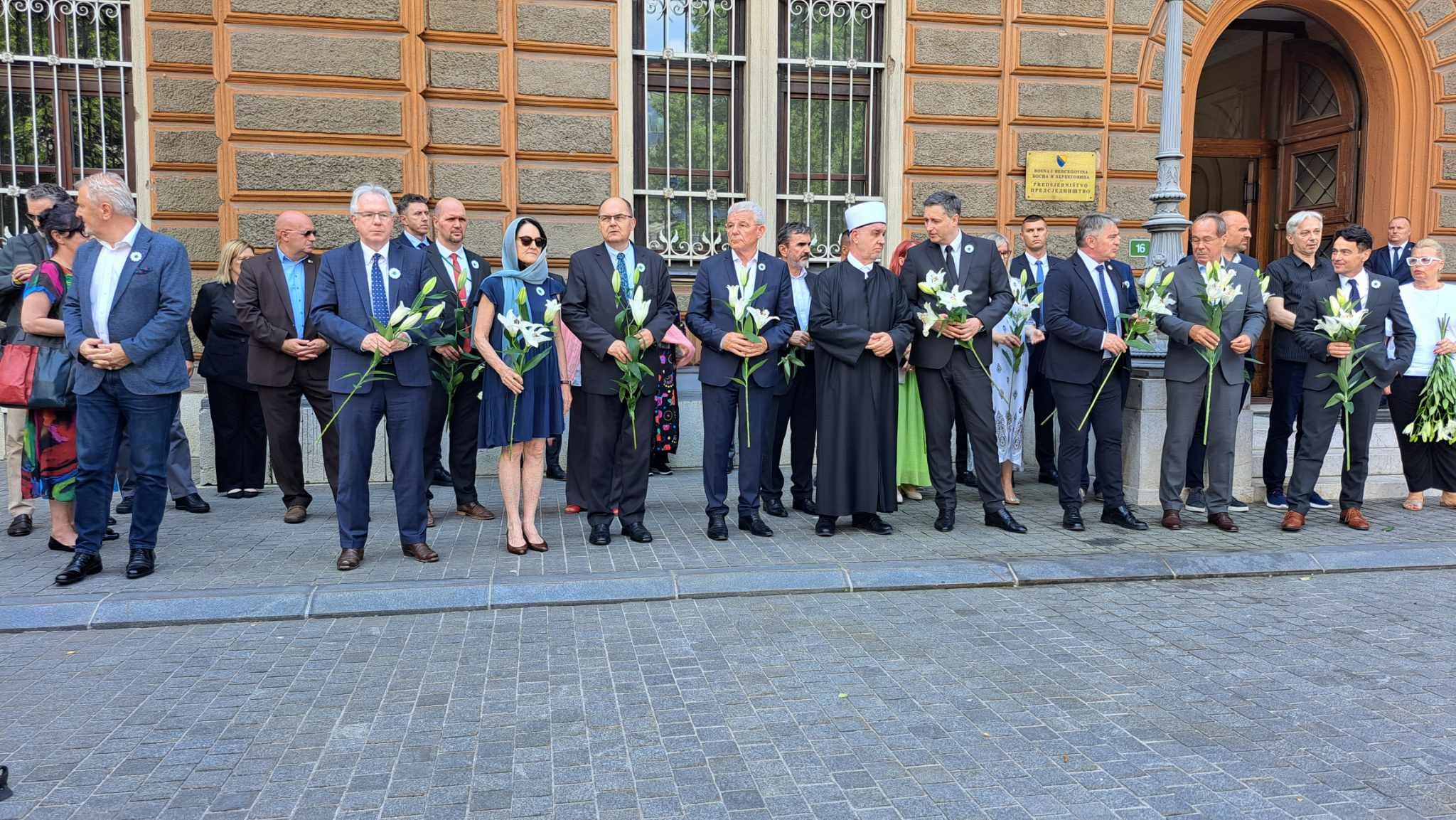 Građani Sarajeva ispratili posmrtne ostatke žrtava genocida u Srebrenici