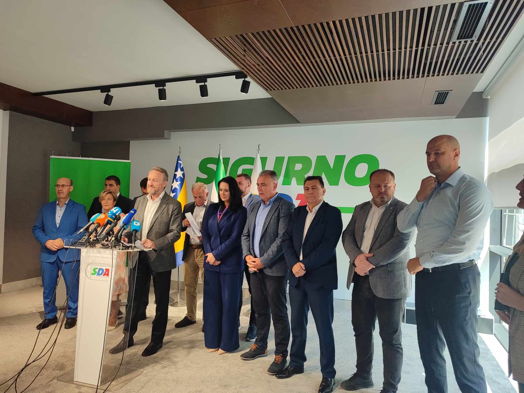 Radi se o zagovaranju srpske i Srbijanske hegemonije.                                                                        
