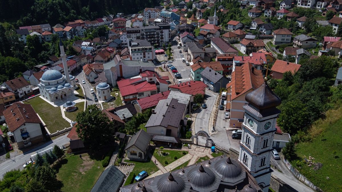 Prvi put je sagrađena 1570. godine na inicijativu Sinan – bega Boljanića, zeta velikog vezira Osmanskog carstva Mehmed – paše Sokolovića