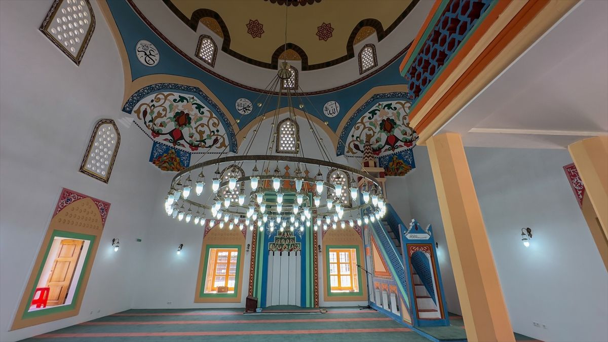 Prvi put je sagrađena 1570. godine na inicijativu Sinan – bega Boljanića, zeta velikog vezira Osmanskog carstva Mehmed – paše Sokolovića