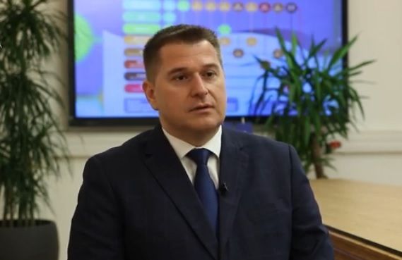 Prema njegovim riječima, kumulativno (nakon godina smanjenog vakcinalnog obuhvata) dogodilo se da je veći broj djece ostao nevakcinisan ili nedostatno vakcinisan