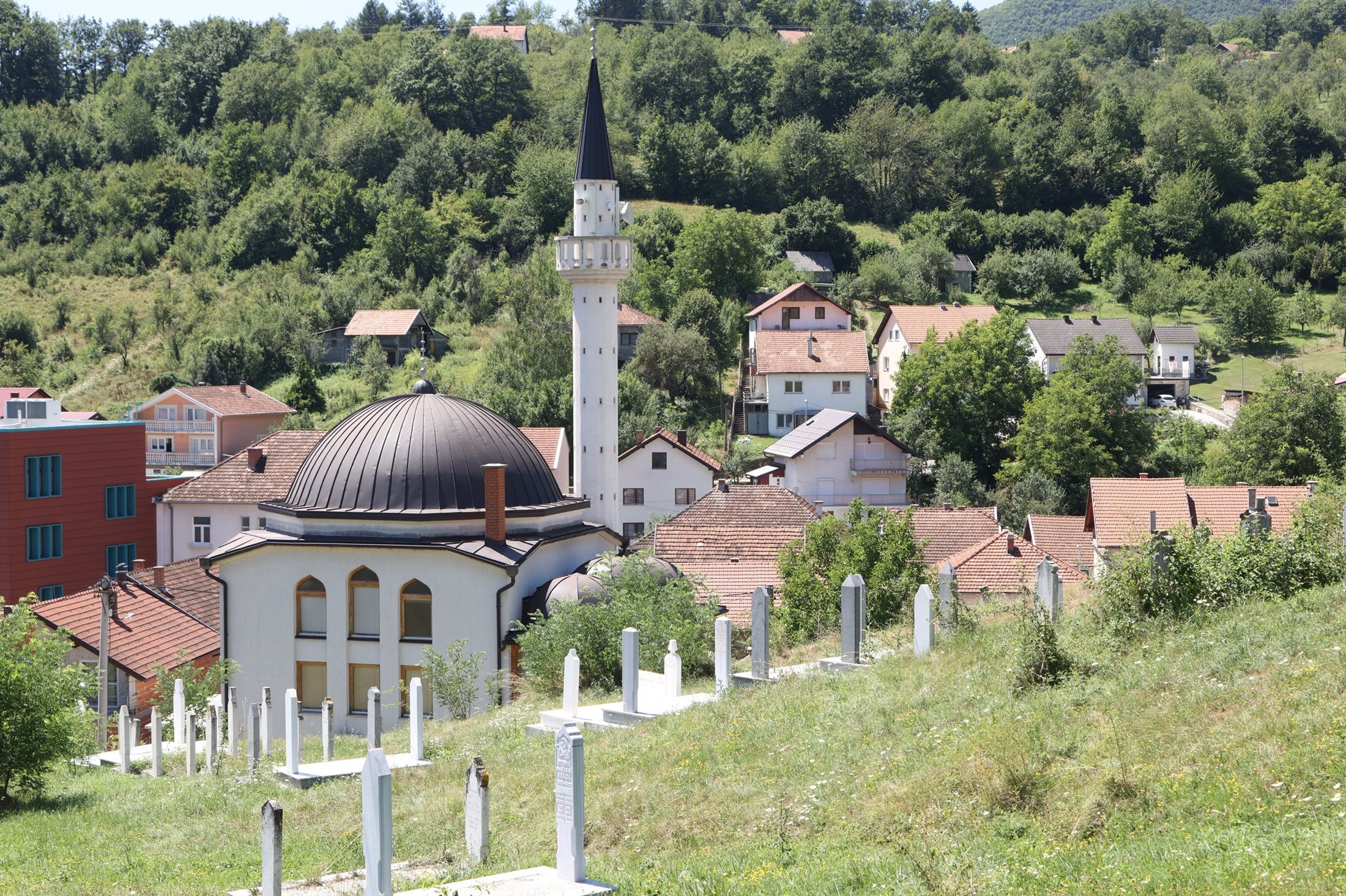 Upriličen memorijalni program u znak sjećanja na 350 ubijenih Bošnjaka Prozora
