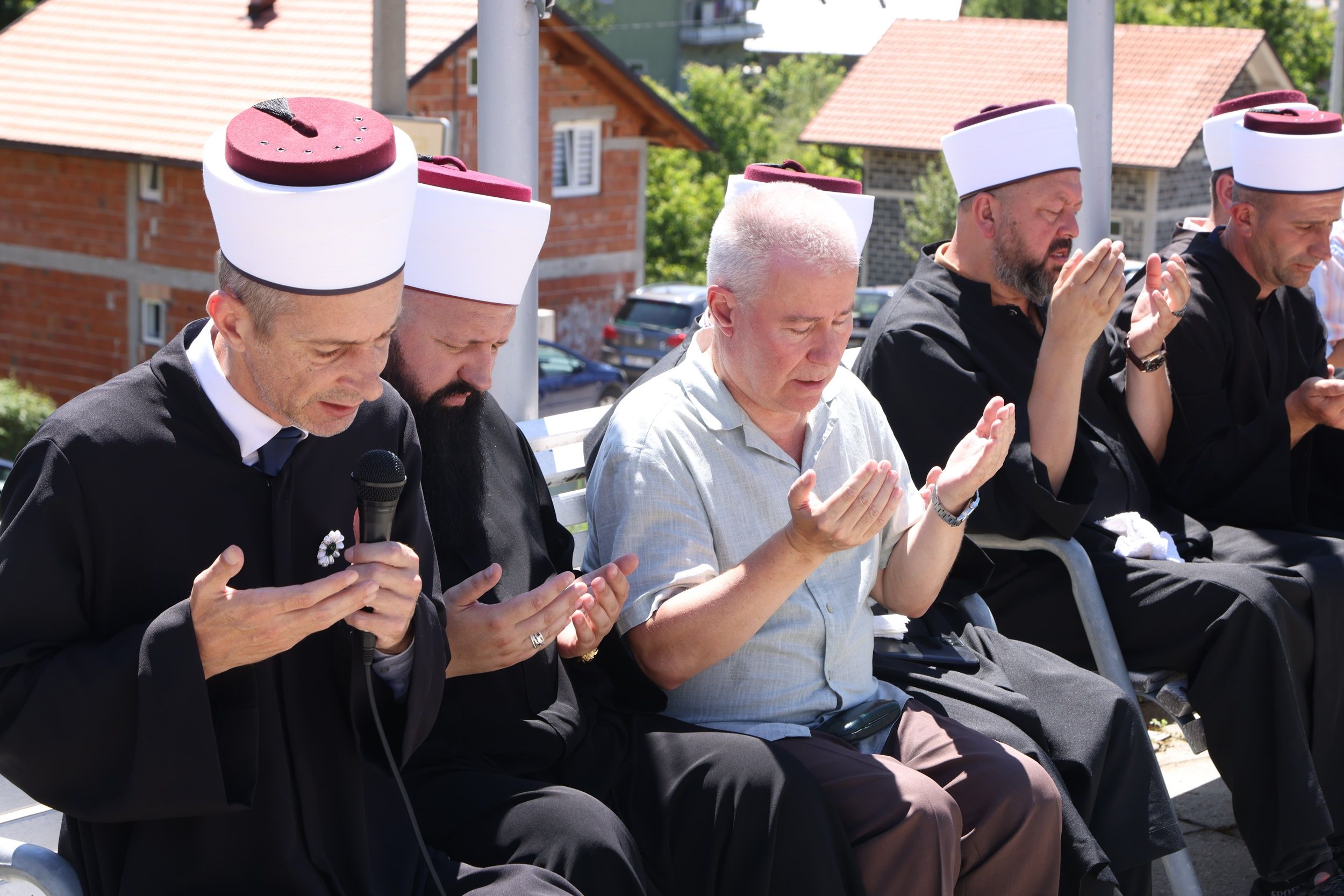 Upriličen memorijalni program u znak sjećanja na 350 ubijenih Bošnjaka Prozora