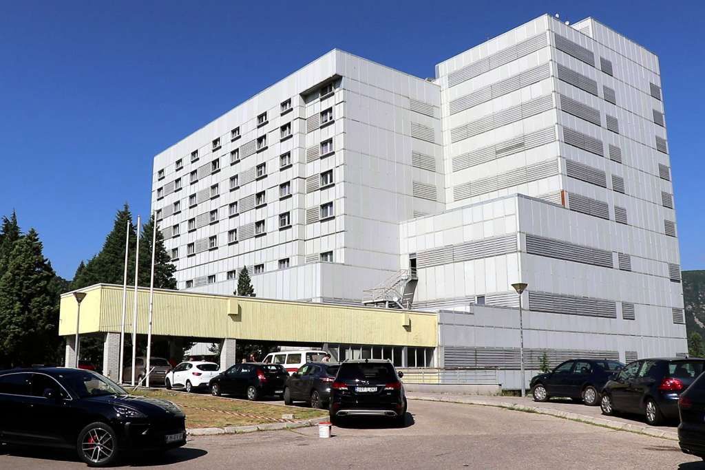 Podsjetimo, pripadnici Policijske stanice Livno su u nedjelju u 18:50 sati intervenirali na dojavu da se na jezeru Mandek pored Livna utapaju dvije muške osobe