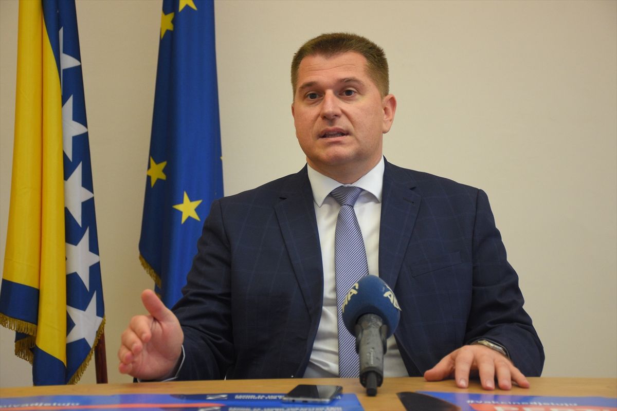 Propisano je da prilikom upisa djeteta u vrtić, u dokumentima koji se predaju, mora se predati i karton o vakcinaciji gdje mora pisati jasno da je dijete vakcinisano, kaže