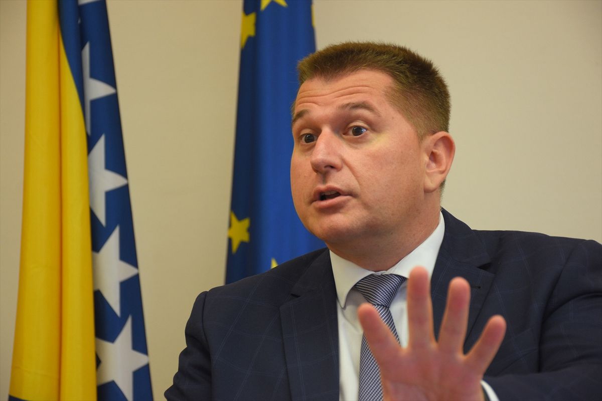 Propisano je da prilikom upisa djeteta u vrtić, u dokumentima koji se predaju, mora se predati i karton o vakcinaciji gdje mora pisati jasno da je dijete vakcinisano, kaže