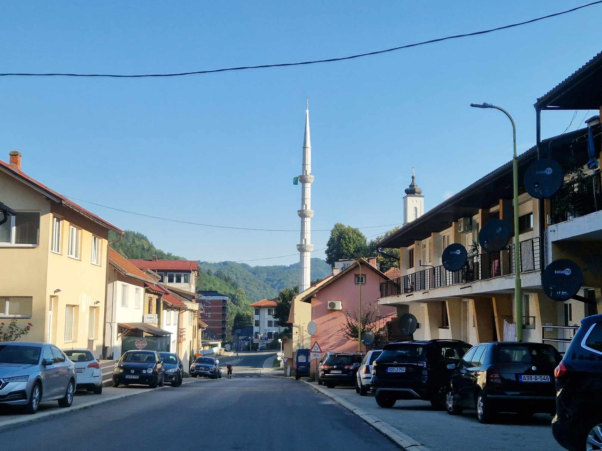 Tužno julsko jutro u Srebrenici: Policija na svakom koraku