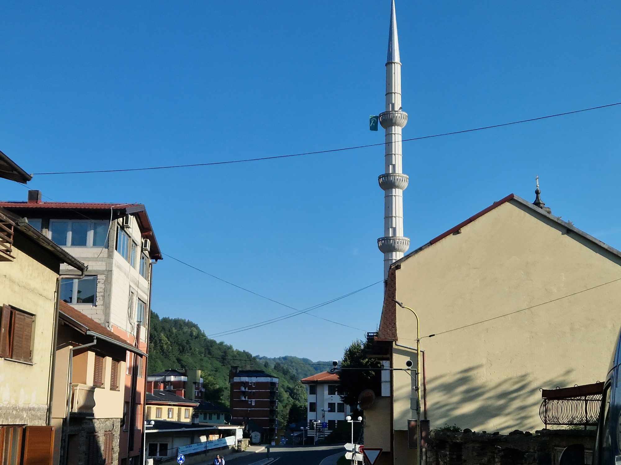 Tužno julsko jutro u Srebrenici: Policija na svakom koraku