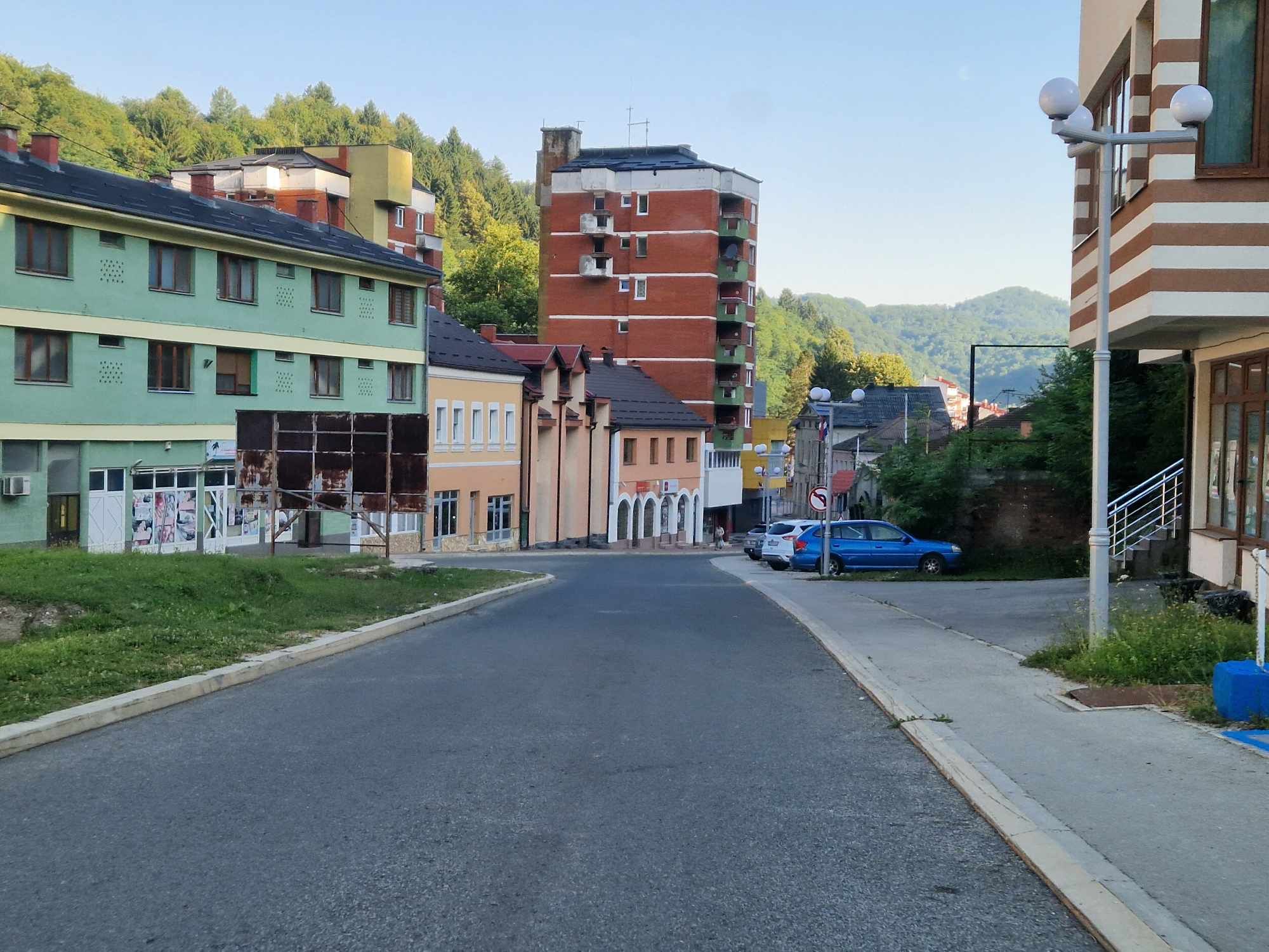 Tužno julsko jutro u Srebrenici: Policija na svakom koraku
