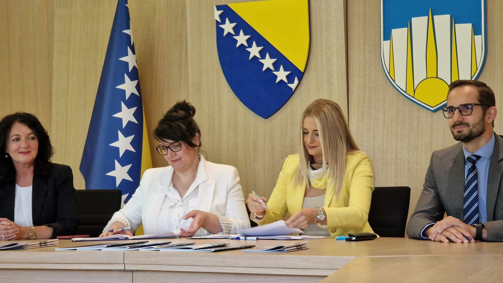 Potpisani ugovori: Subvencije za dio kamatne stope stambenih kredita mladih iz Novog Grada