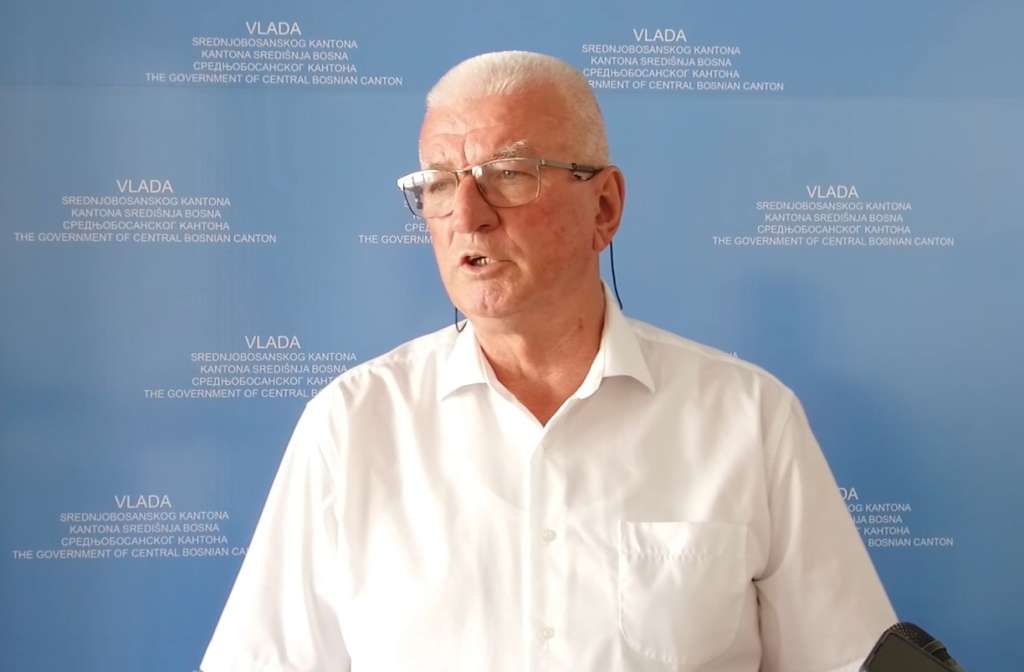 Ti dokumenti su očito prilično usaglašeni na određenim nivoima, no kantonalni nivoi su preskočeni i dali su kratko vrijeme od nekoliko sati da se kantoni izjasne, naveo je