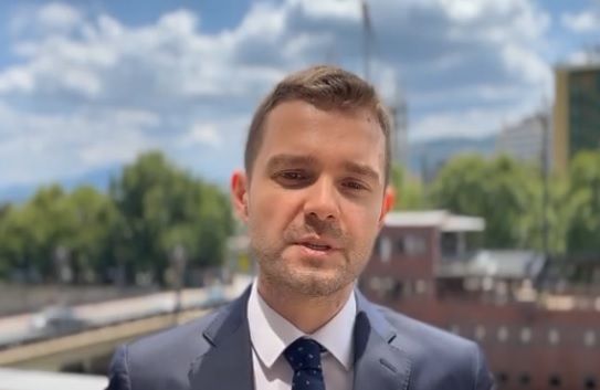 Na konsultacije su, pored Markovskog, pozvani Ljubomir Frckoski, ambasador Makedonije u UN i ambasador u Italiji Vesel Memedi