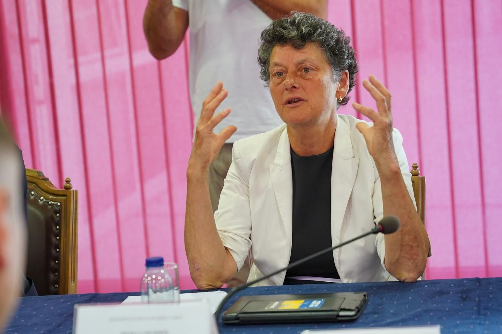 Od ključne je važnosti da SAD, EU i OHR hitno razviju koherentnu i kredibilnu strategiju odvraćanja korištenjem Bonskih ovlasti i da razbiju trenutni politički zastoj u BiH, smatra