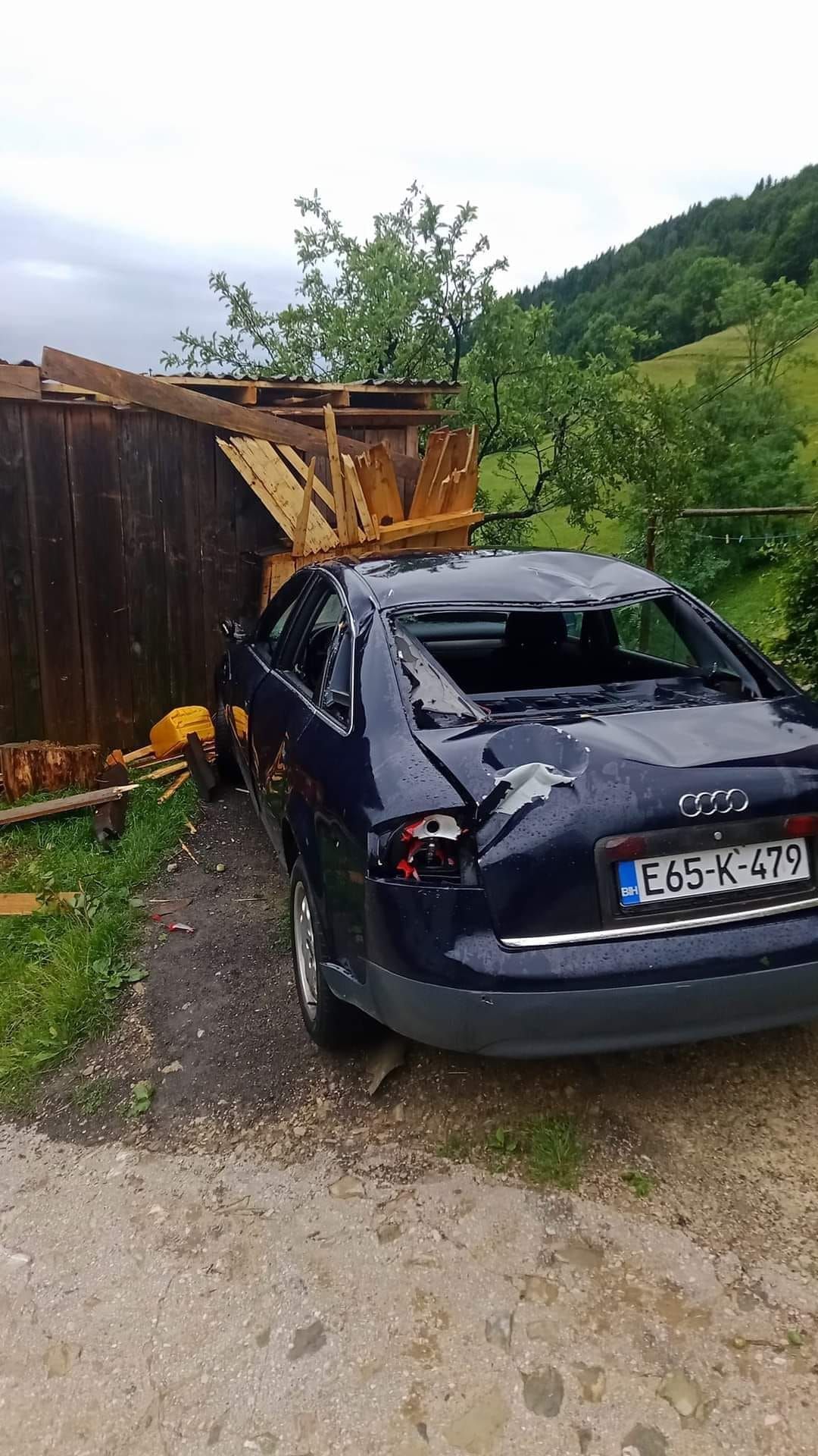 U nevremenu u Travniku nekoliko kuća ostalo bez krova