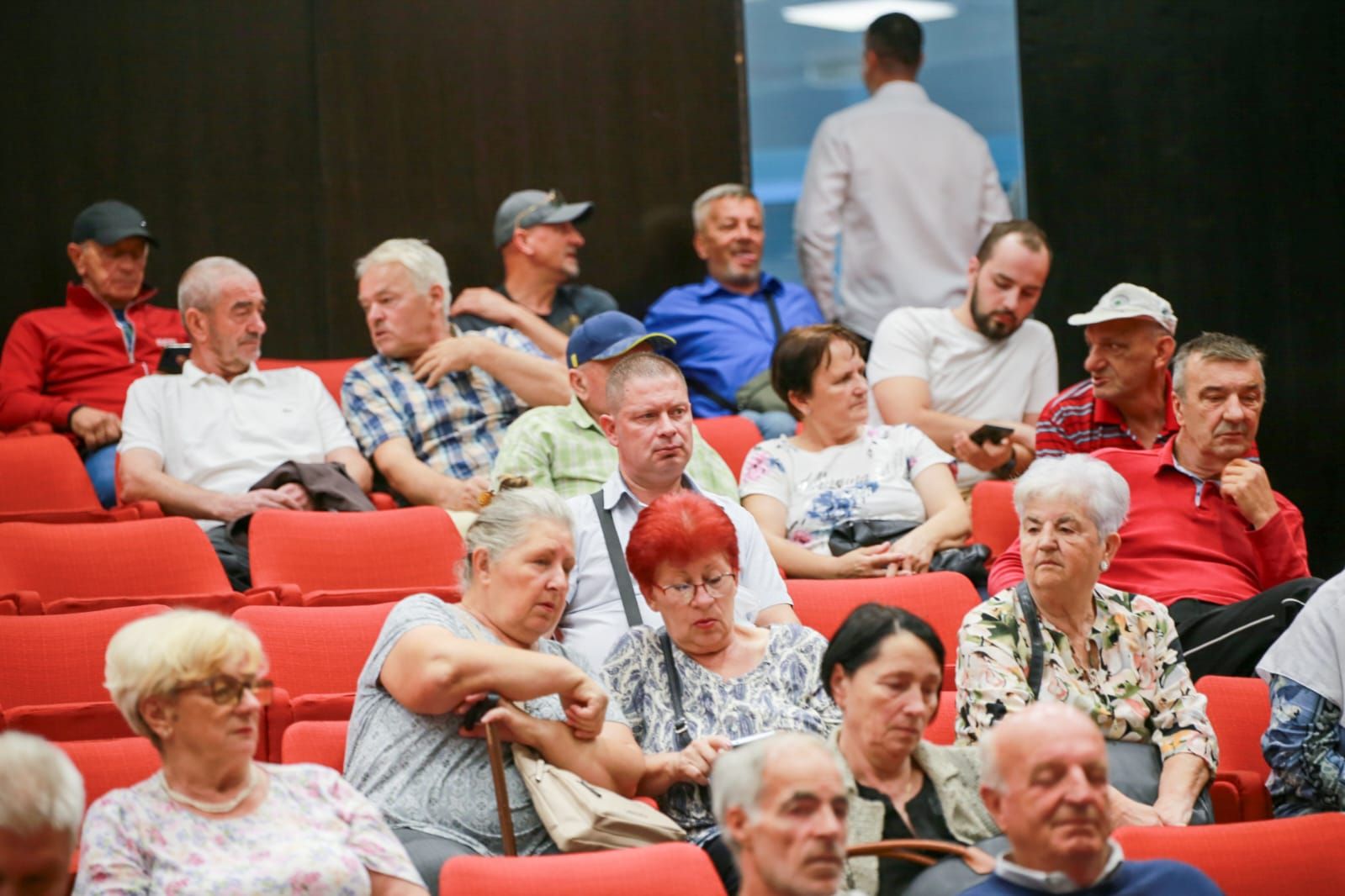 Podjela plastenika omogućava građanima da proizvode svježe, organsko povrće, doprinosi zdravijem načinu života i jača osjećaj zajedništva unutar općine